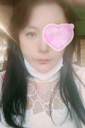 谷岡なつみ