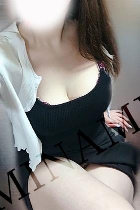 月乃みなみ